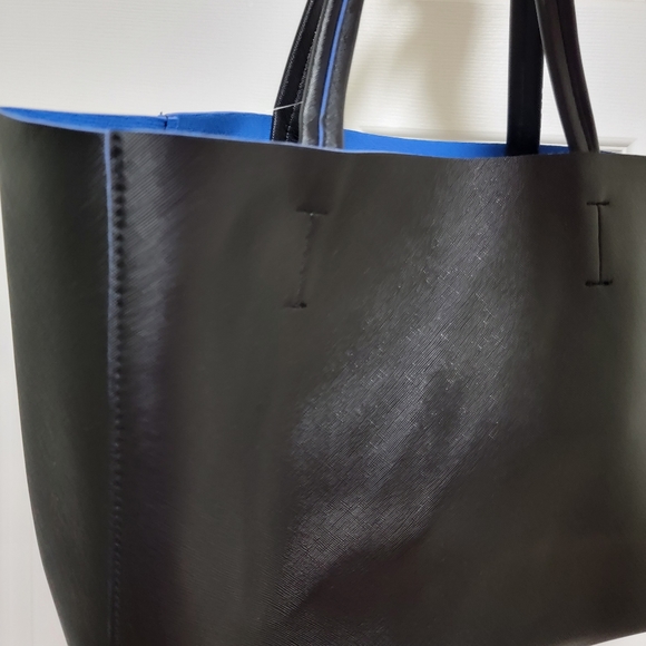 Reversable Colorblock Black and Blue Blue Tote Bag - Picture 8 of 14